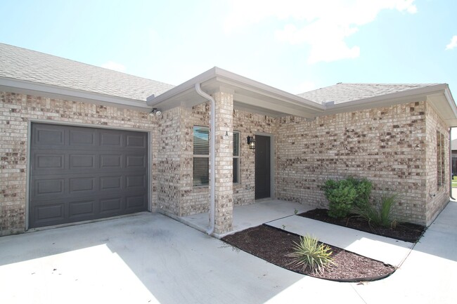 Building Photo - 209 Stewart Bend Ct