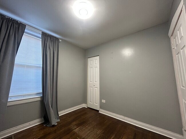 Foto del edificio - 3049 W 59th St