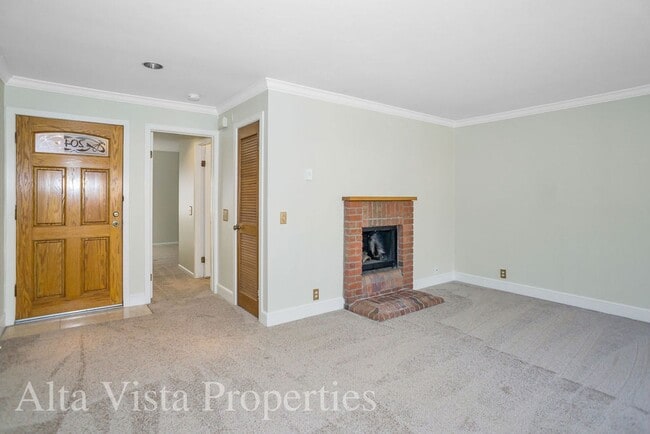 Building Photo - Villa La Jolla Dr 8840-204