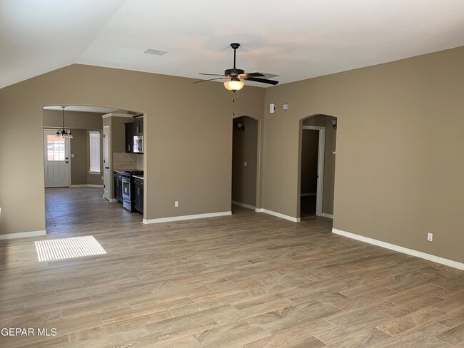 Foto del edificio - 13668 Garforth Ave