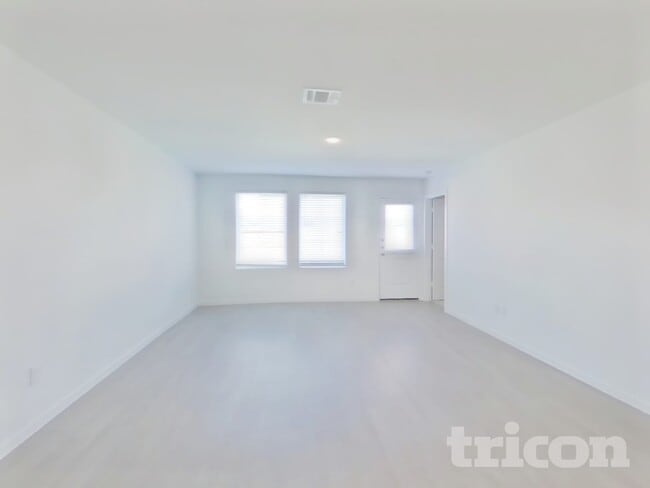 Foto del edificio - 3009 fantasy Terrace Dr