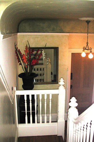 private foyer - 940 York St