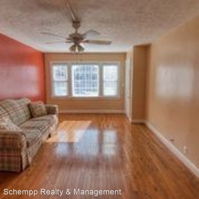 Building Photo - 2 br, 1 bath House - 715 W. Woodlawn Ave #5