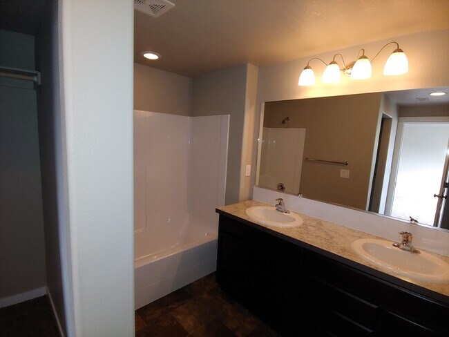 Foto del edificio - Beautiful North Hayden Neighborhood, Landscaping included!