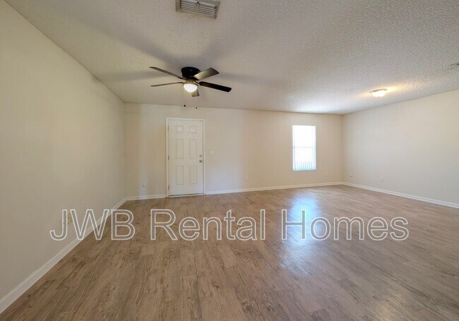 Foto del edificio - 5489 Village Pond Ct