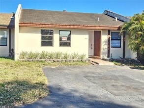 Building Photo - 4907 SW 137th Ct