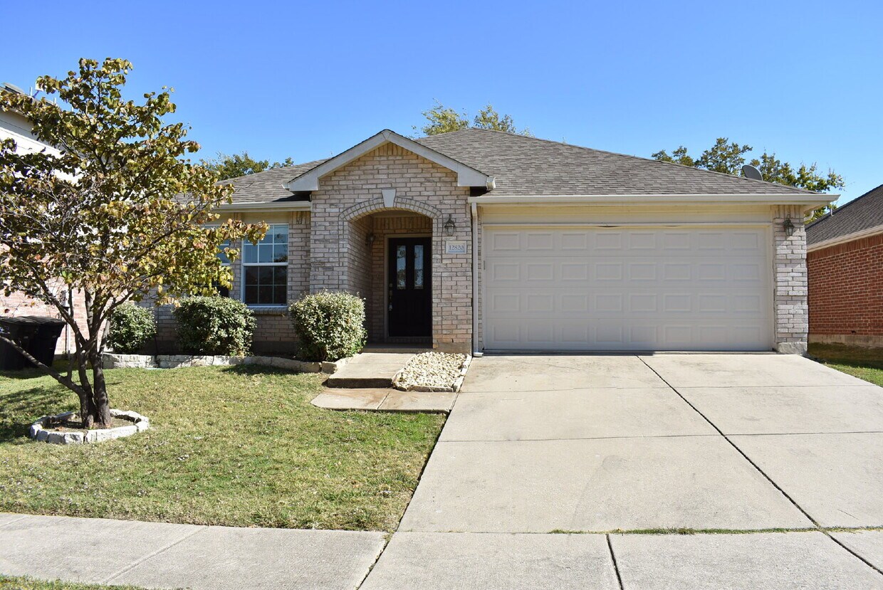 "Spacious 4-Bedroom Home – 2,085 Sq Ft Fort Worth Retreat!" - "Spacious 4-Bedroom Home – 2,085 Sq Ft For...