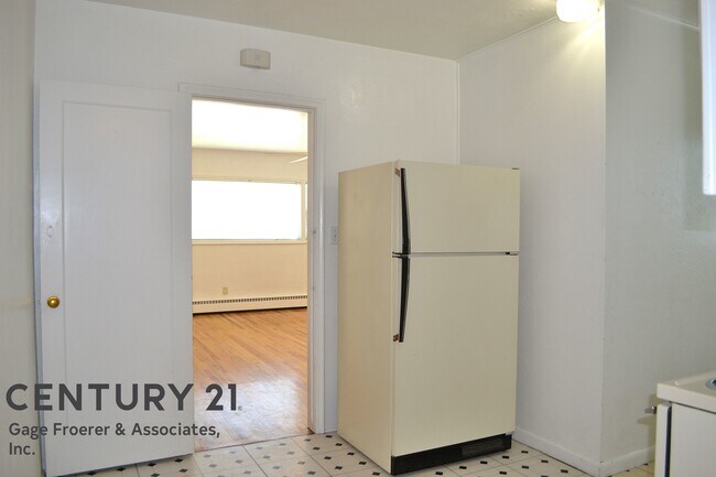 Building Photo - 348 E 200 S