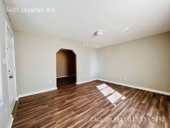 Foto del edificio - 5405 Leaming Ave