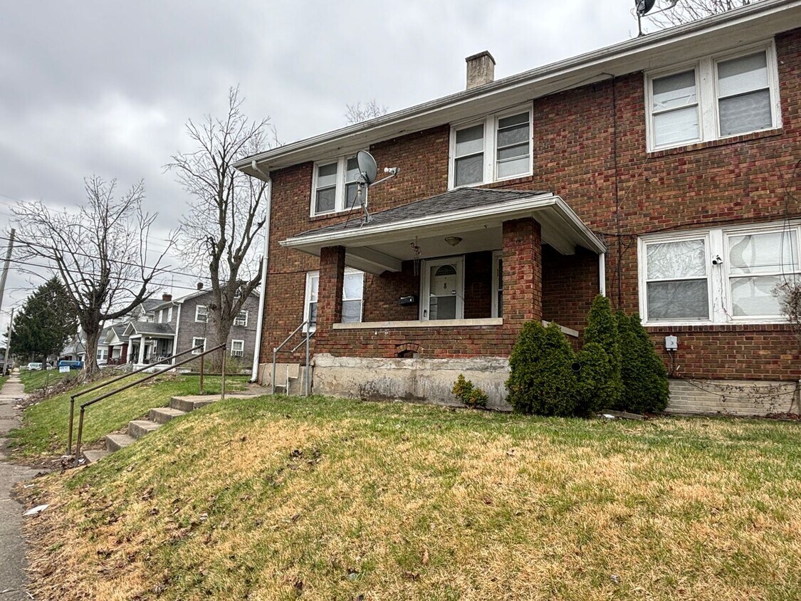 Foto principal - 8 E Hillcrest Ave