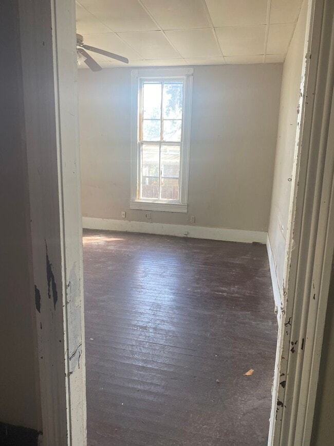 Building Photo - 300 N 17th St