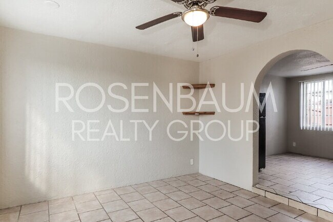 Foto del edificio - 302 W Flores St