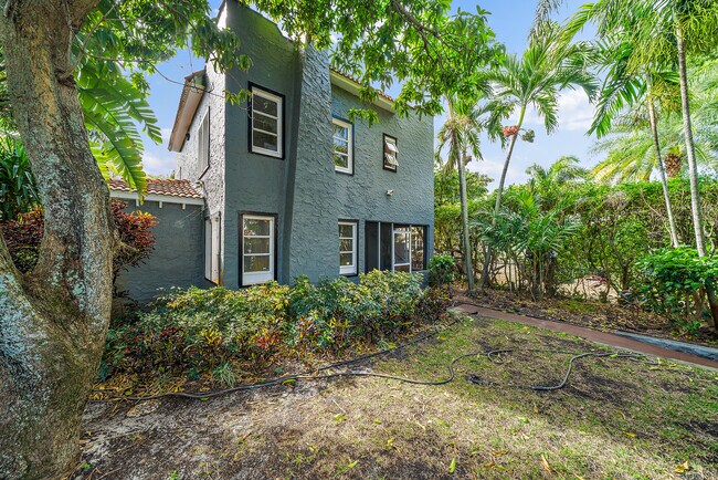 Building Photo - 600 Biscayne Dr