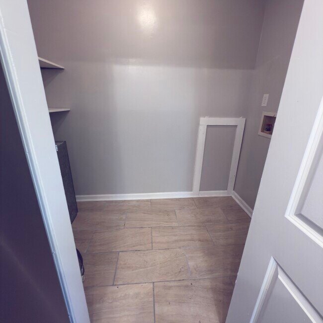 Foto del edificio - 6343 Cadbury Dr NW