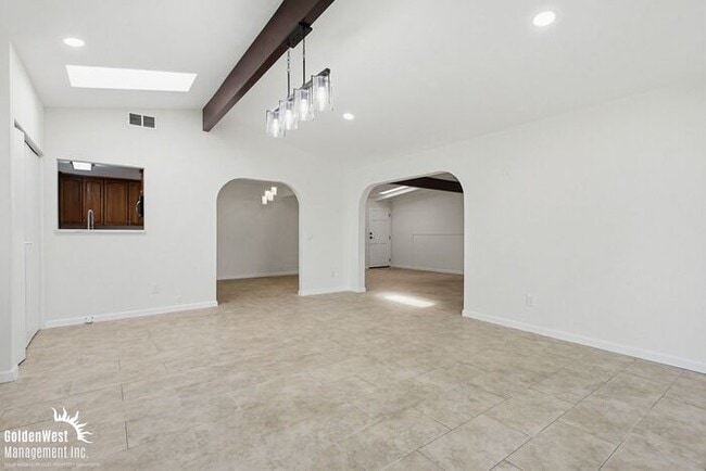 Building Photo - Newly Remodeled 5Bdm 2Ba Home with Huge Patio!