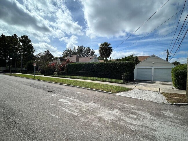 Building Photo - 701 29th Ave N