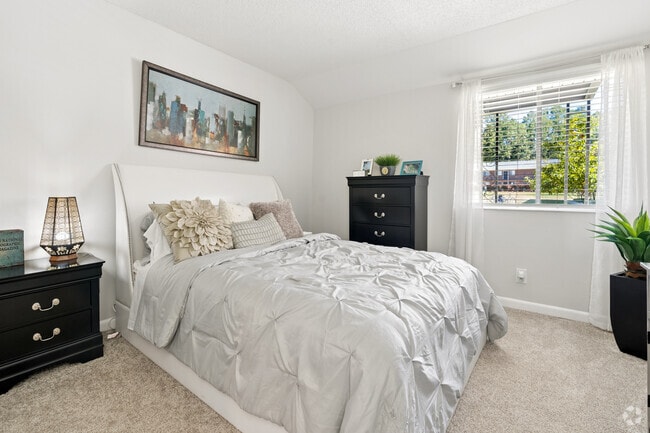 1BR-1BA - 540SF - Bedroom - Ridgewood - Students save up to 10%! Apartments