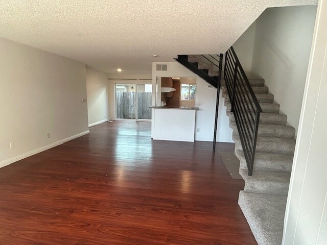 Open concept living area - 804 Merrett Dr