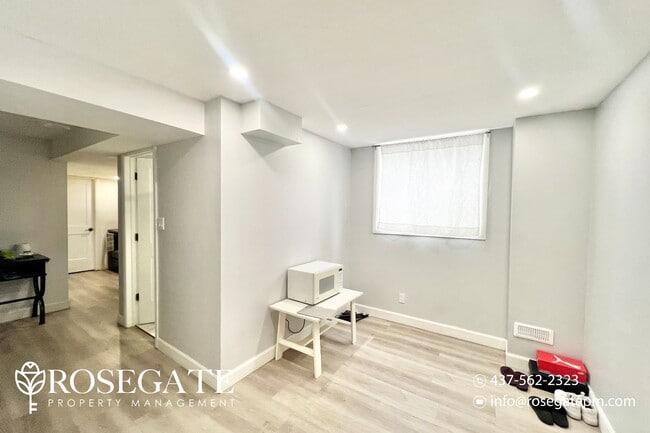 Building Photo - Cozy 2-Bedroom Apartment in Kitchener – 70...