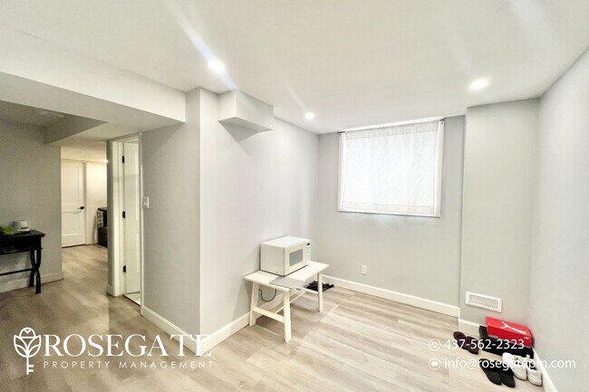 Photo du bâtiment - Cozy 2-Bedroom Apartment in Kitchener – 70...