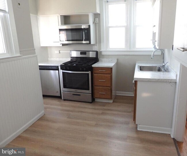 Building Photo - 129 S Eagle Rd