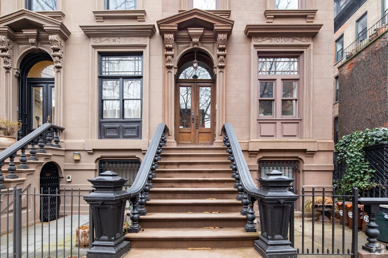 Entrance - 325 Carlton Ave