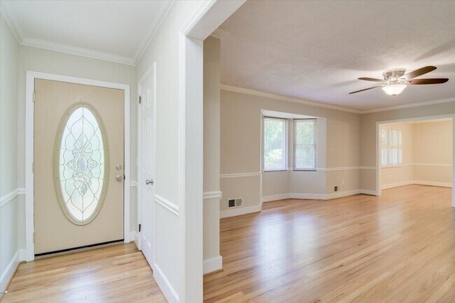 Building Photo - 427 Ashland Dr
