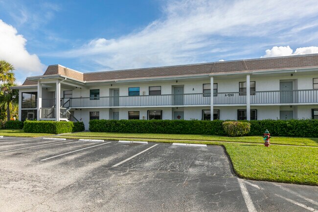 Building Photo - 1290 SE Parkview Pl