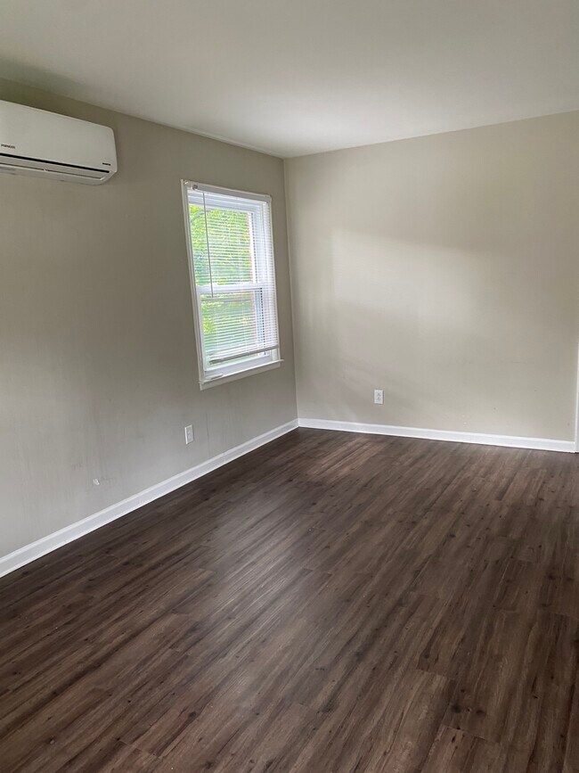 ¡Sala de estar - 105 Meadowlark Dr
