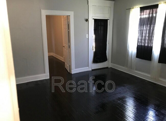 Foto del edificio - 975 Campbell Ave