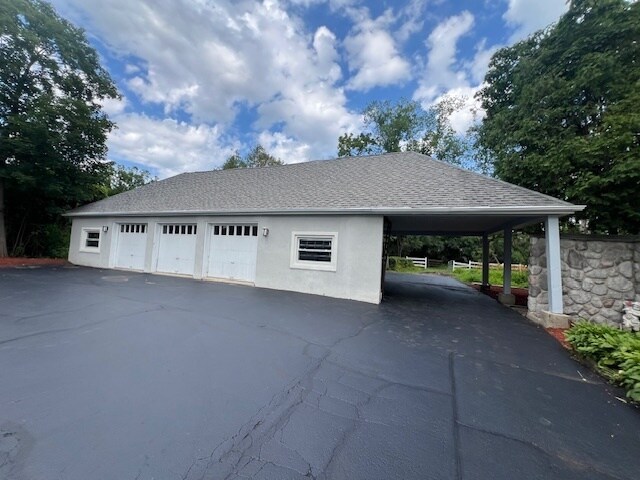 Foto del edificio - 14935 W Old School Rd