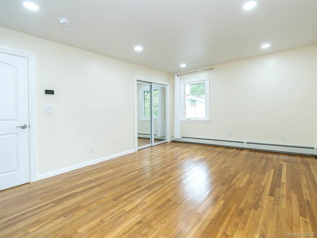 Foto del edificio - 57 Sandy Hollow Rd