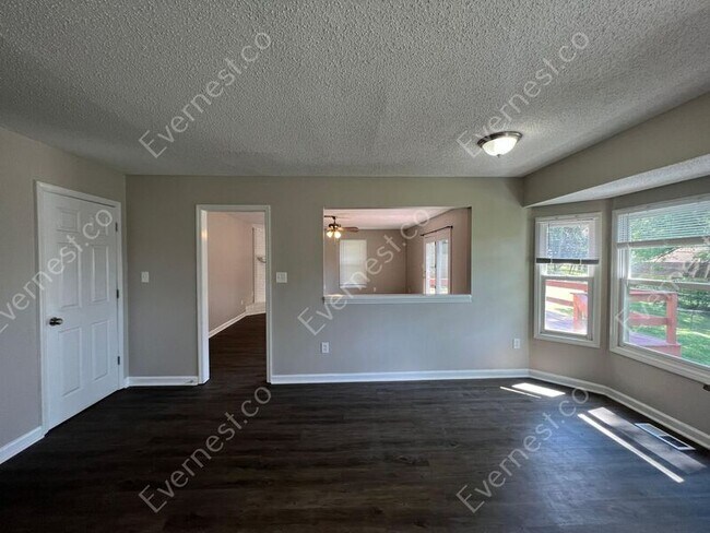 Building Photo - 2113 Stapp Dr NE