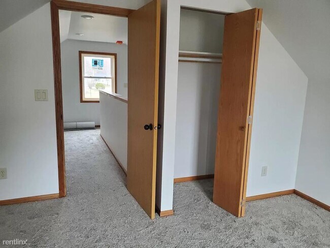 Building Photo - 3 br, 1 bath House - 520 Leonard St