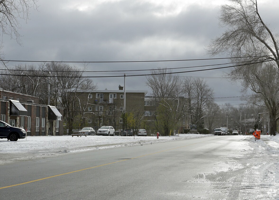 509 Delmar, PointeClaire, QC H9R 4A7 Apartments 509 Delmar Pointe