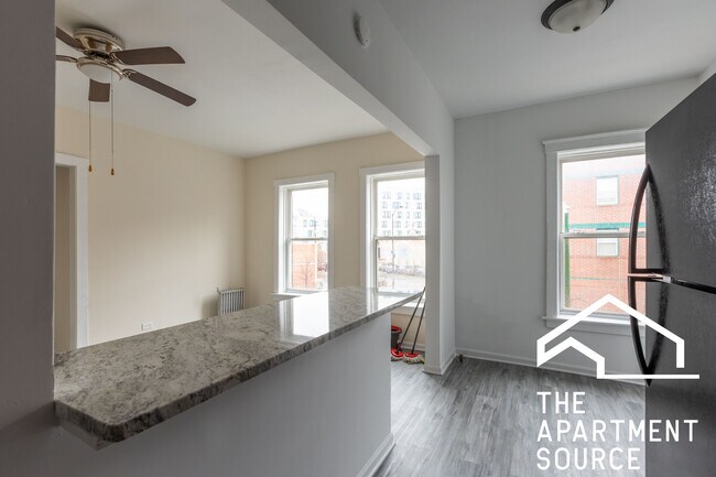 Foto del edificio - 2700 N Milwaukee Ave