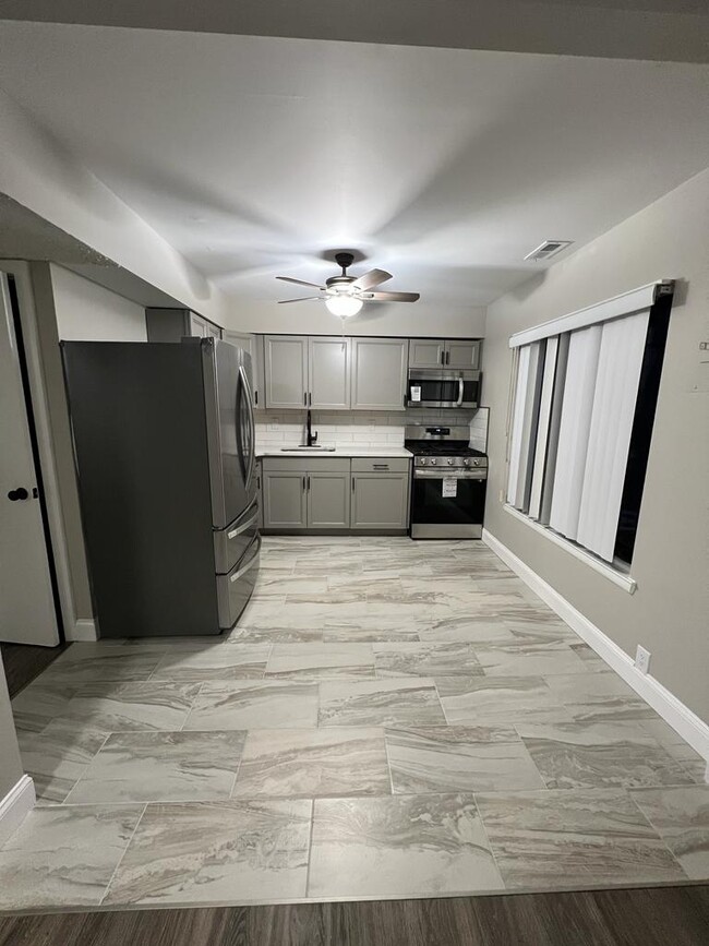 Kitchen - 10 Coventry Ct