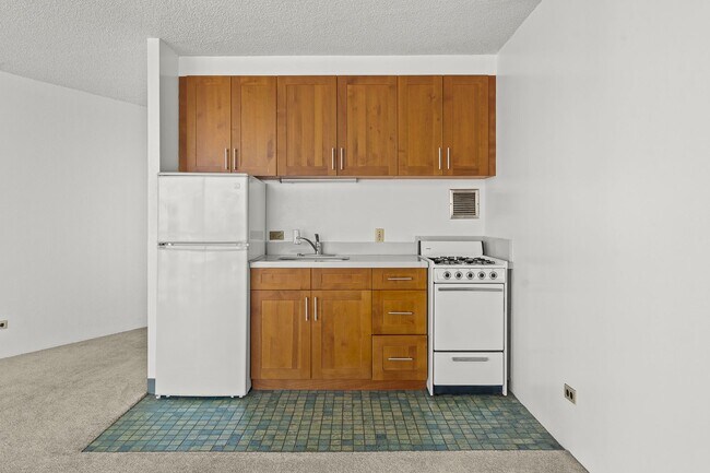 Building Photo - A Studio with A/C, a full kitchen in Ala M...