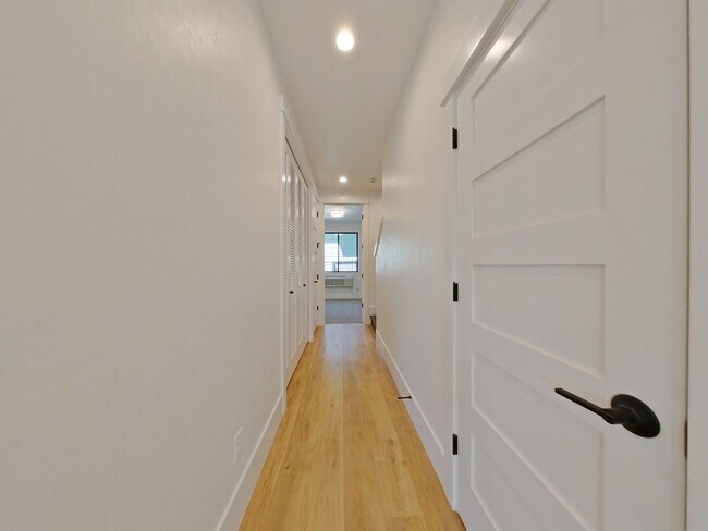 Building Photo - 1724/1726 Hilyard Street