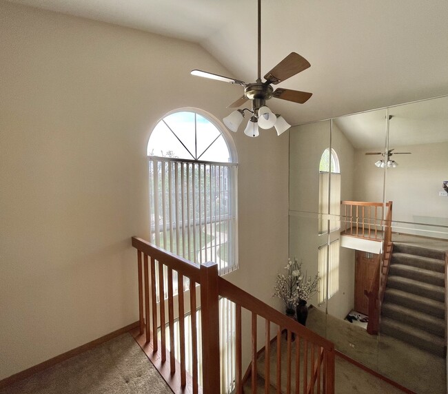 Building Photo - 614 Le Parc Cir