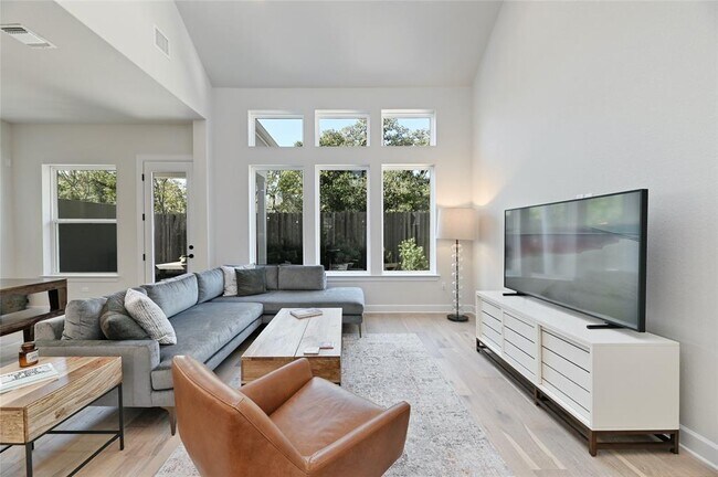 Foto del edificio - 5820 Harper Park Dr
