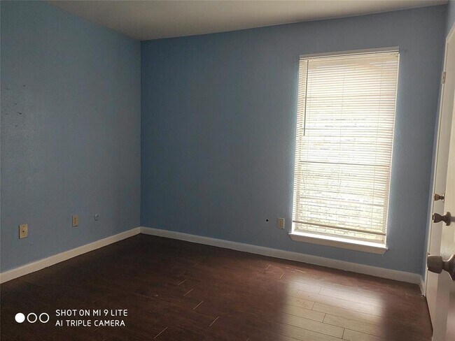 Building Photo - 9220 Bellwood Ln