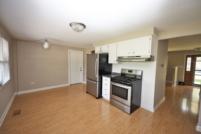 Building Photo - 122 Lela Ln