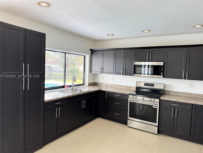 Building Photo - 17205 SW 109th Ct