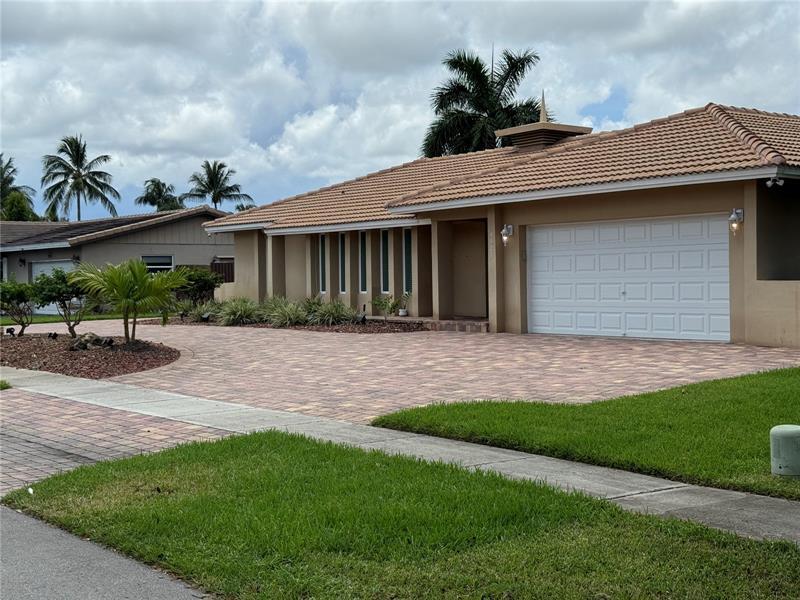 Primary Photo - 5921 SW 17th Ct