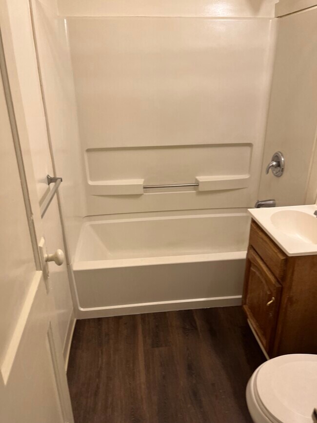 Foto del edificio - 375 E Park Dr