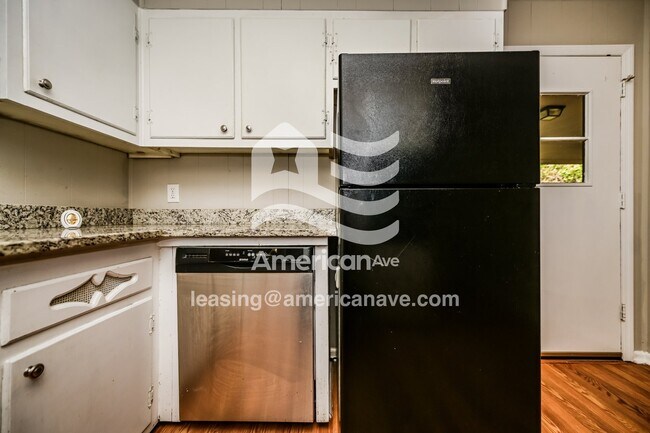 Foto del edificio - 6611 Perkins Cir