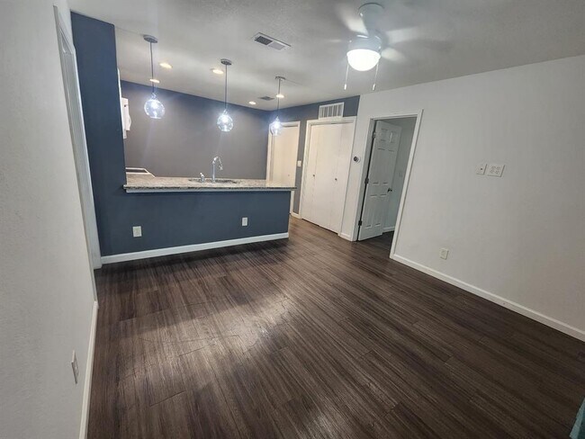 Building Photo - 1624 Aquarena Springs Dr