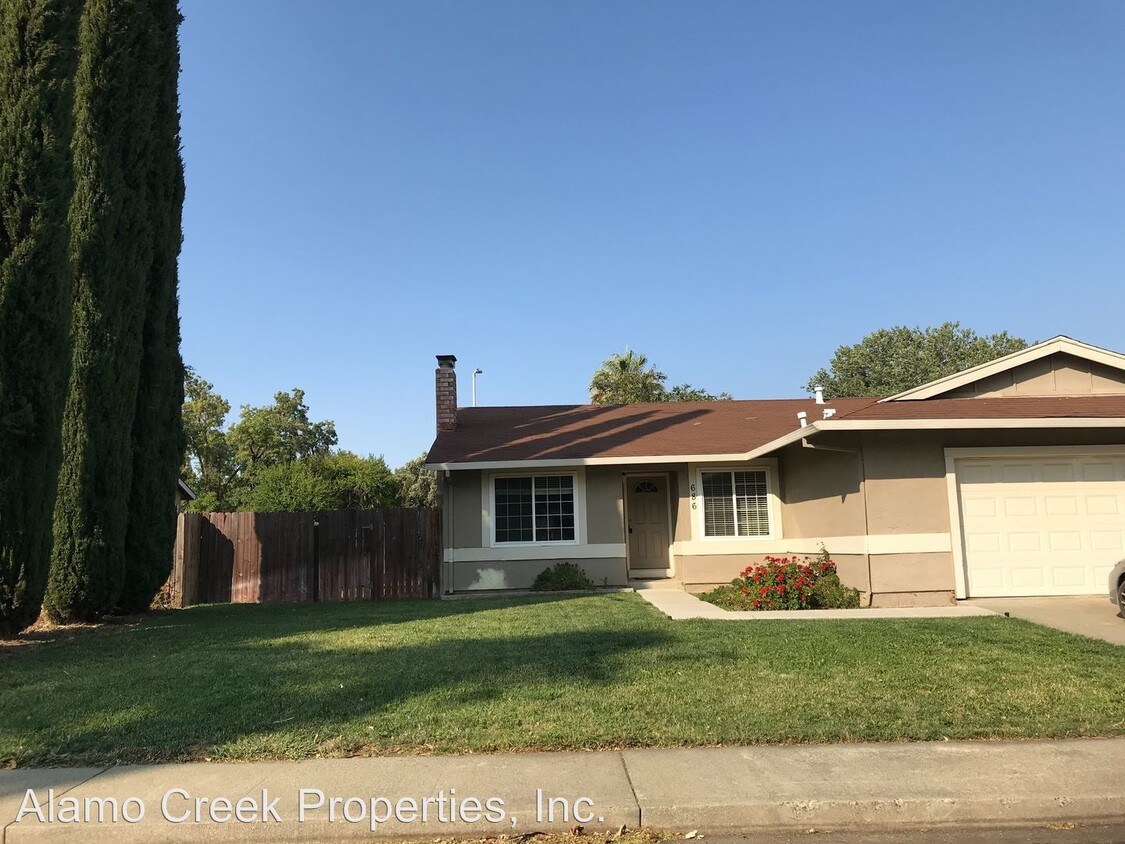 Primary Photo - 4 br, 2 bath House - 686 Sereno Drive