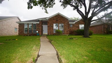 Building Photo - 3109 Scott Dr